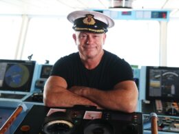 ROSS KEMP LIKE YOU’VE NEVER SEEN HIM BEFORE…WITH A SMILE