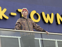BTS Superfan Oli London appears on U.S. TV show E! Botched