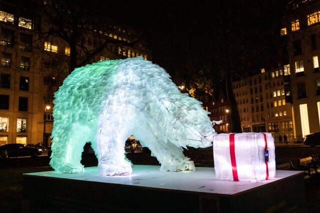 1.-veolia-new-west-end-company-and-westminster-city-council-launch-the-giving-bear-light-sculpture-in-the-west-end-in-berkeley-square-gardens.jpg