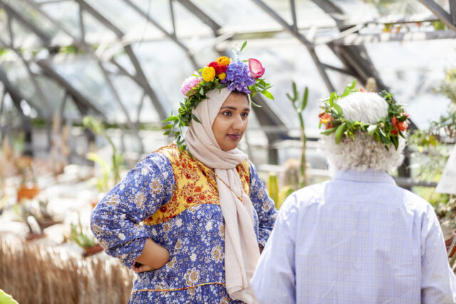 (L)Woman+with+headdress+and+flower+crown