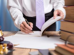 5 Reasons why solicitors are ditching the traditional solicitor role to become legal consultants