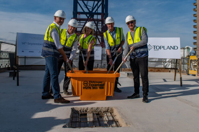 SWNS_ALDERSGATE_TOPPING-30