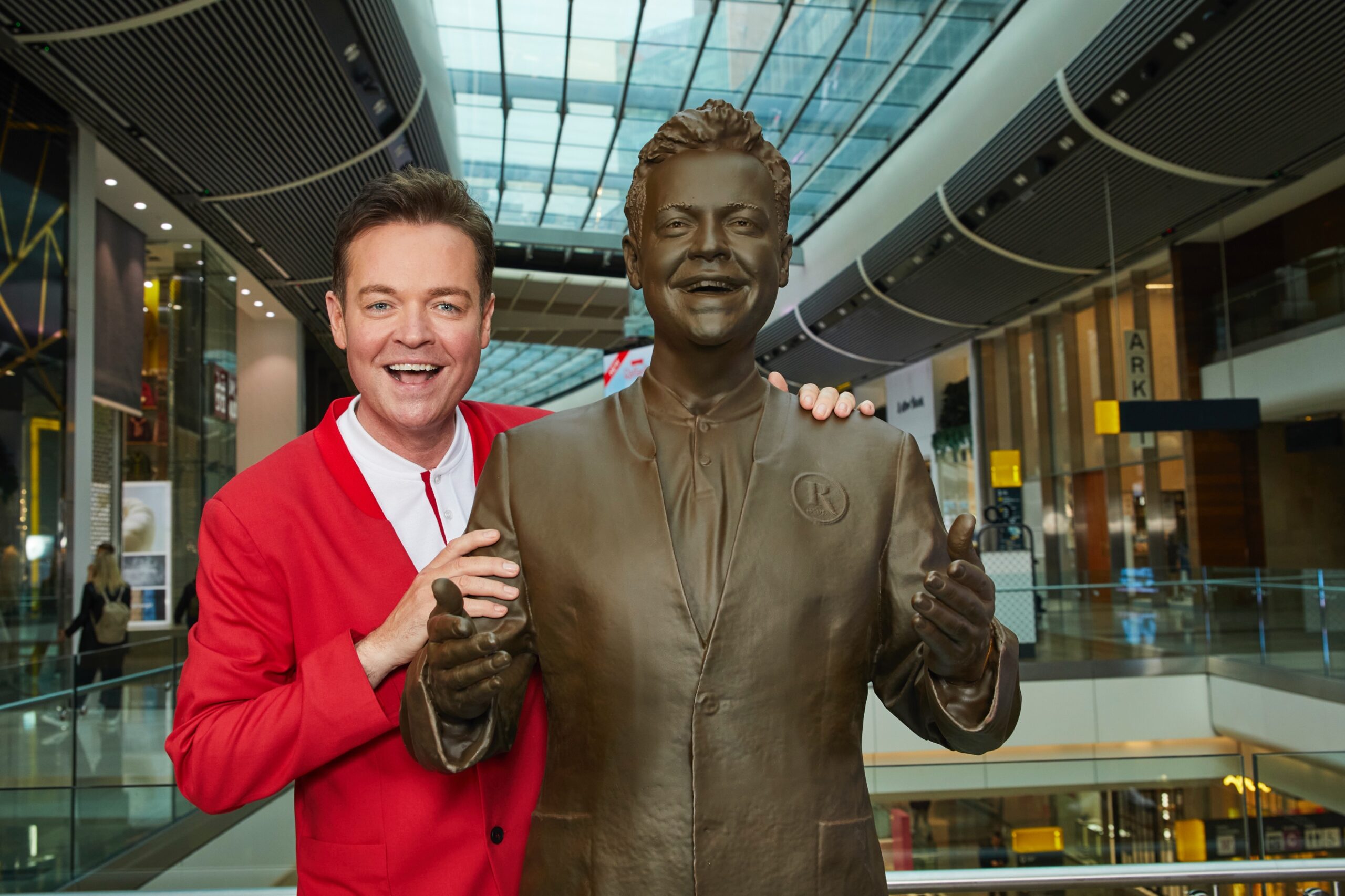 Life-sized statue of TV star Stephen Mulhern unveiled in his hometown