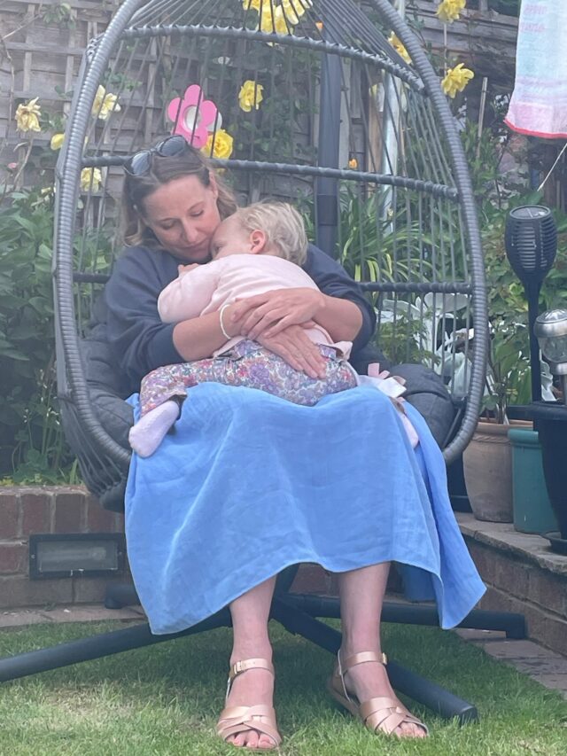 Cheryl Starr cuddling with niece Mia - RNIB London Marathon