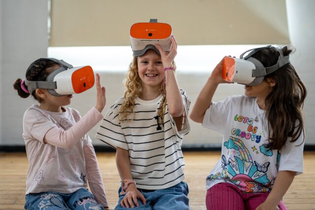 Bowes Primary students using ClassVR