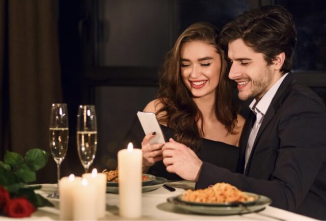 Screenshot Wealthy couple using luxury dating application