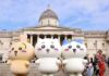 CUTENESS TAKES A TOUR OF LONDON AS CHIIKAWA ARRIVES IN THE CAPITAL